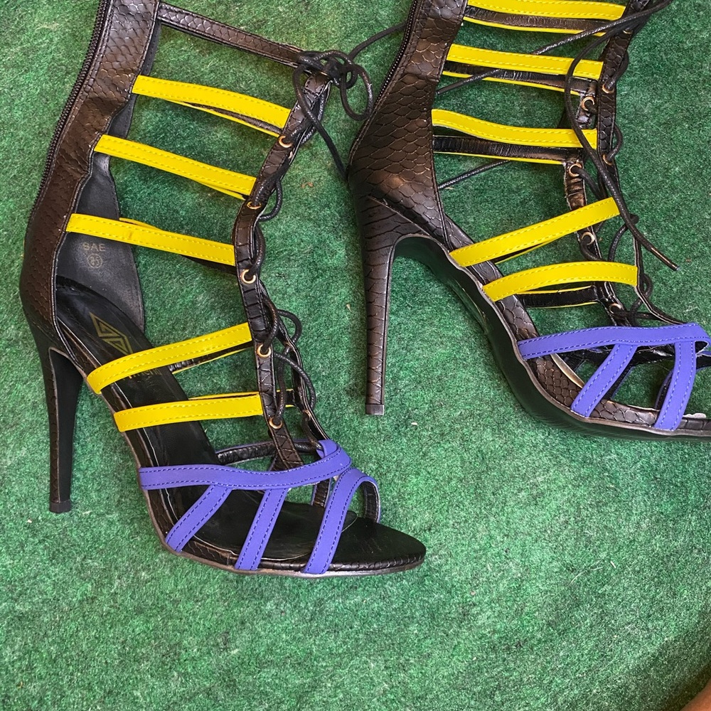 Multi Color Heel - Picture 3 of 3